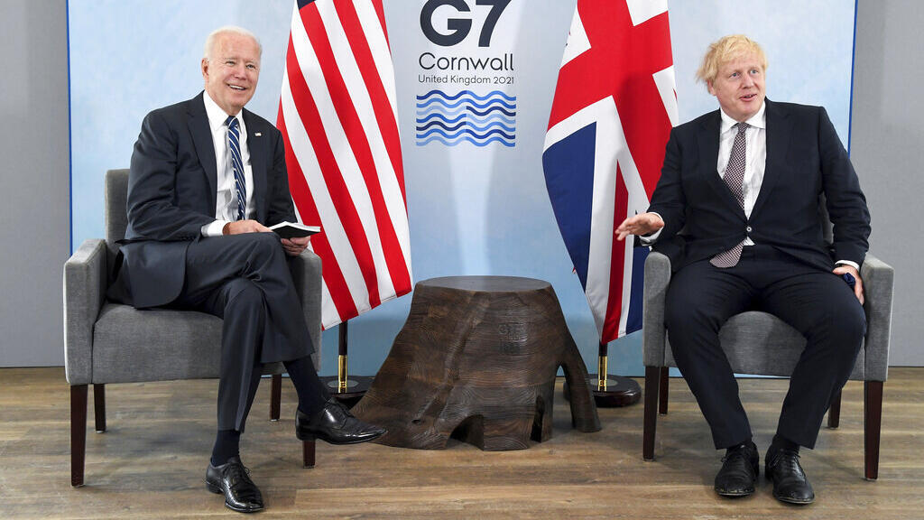 O presidente americano Joe Biden, à esquerda, com o primeiro-ministro britânico Boris Johnson, durante encontro antes da cúpula do G7 na Cornualha, Grã-Bretanha. 10 de junho de 2021.