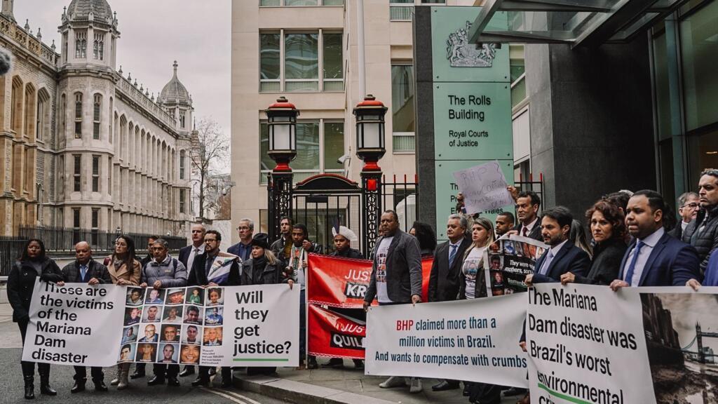 Os Krenak vieram à Londres com mais de cinquenta vítimas do maior crime socio-ambiental do Brasil acompanhar os dois dias de audiencia do caso do rompimento da barragem de Mariana.