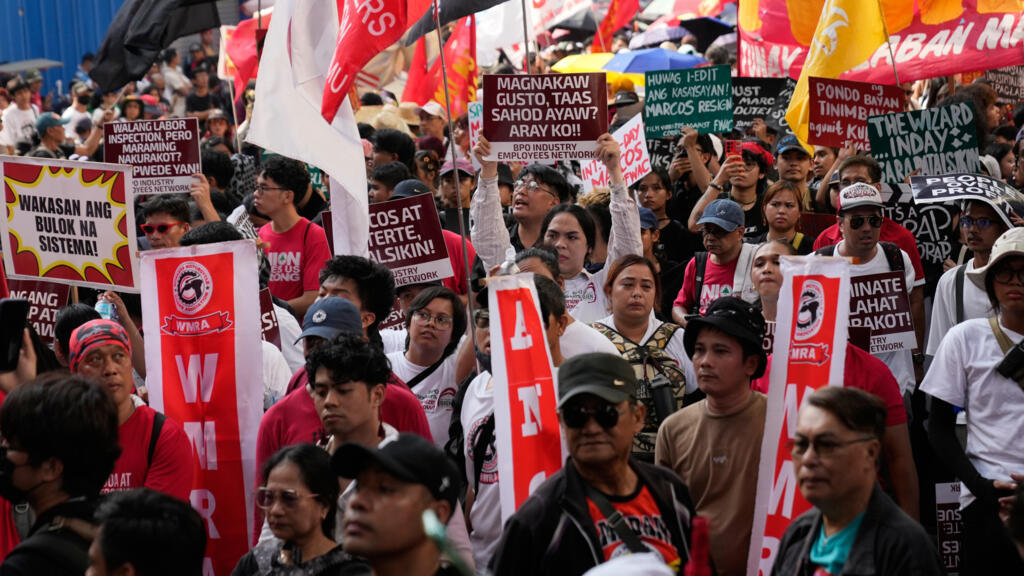 Đoàn người biểu tình chống tham nhũng tiến về hướng dinh tổng thống, Manila, Philippines, ngày 30/11/2025.