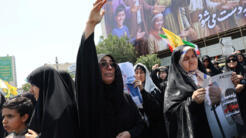 Des personnes participent à une manifestation anti-israélienne suite aux frappes israéliennes sur l'Iran, à Téhéran, le 13 juin 2025.