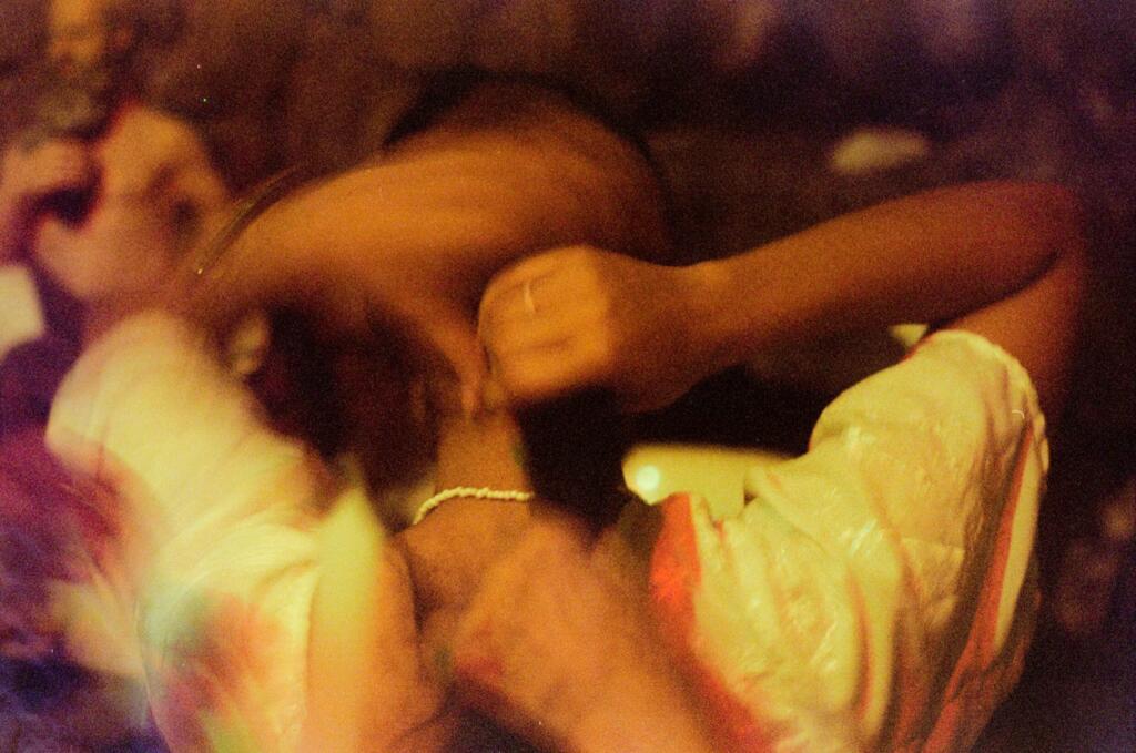 Imagem da série "Alumbre na Macaia", de Ian Cheibub.