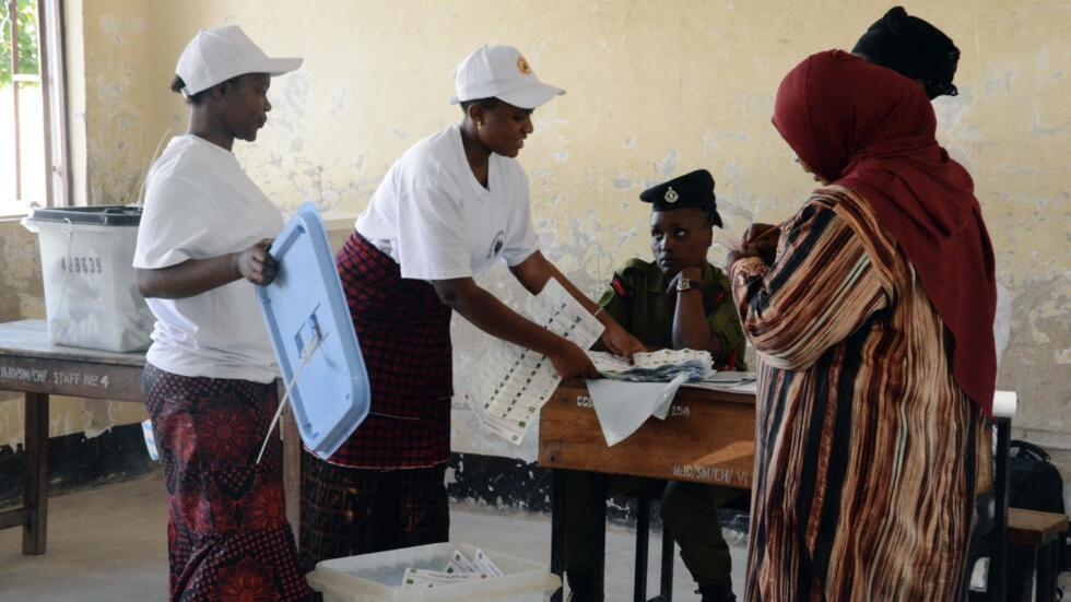 Kituo cha kupigia kura shuleni mjini Dodoma, Tanzania, Oktoba 28, 2020.