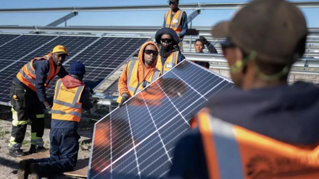 Dix ans après l'Accord de Paris, la transition vers les énergies renouvelables plus importante que prévue