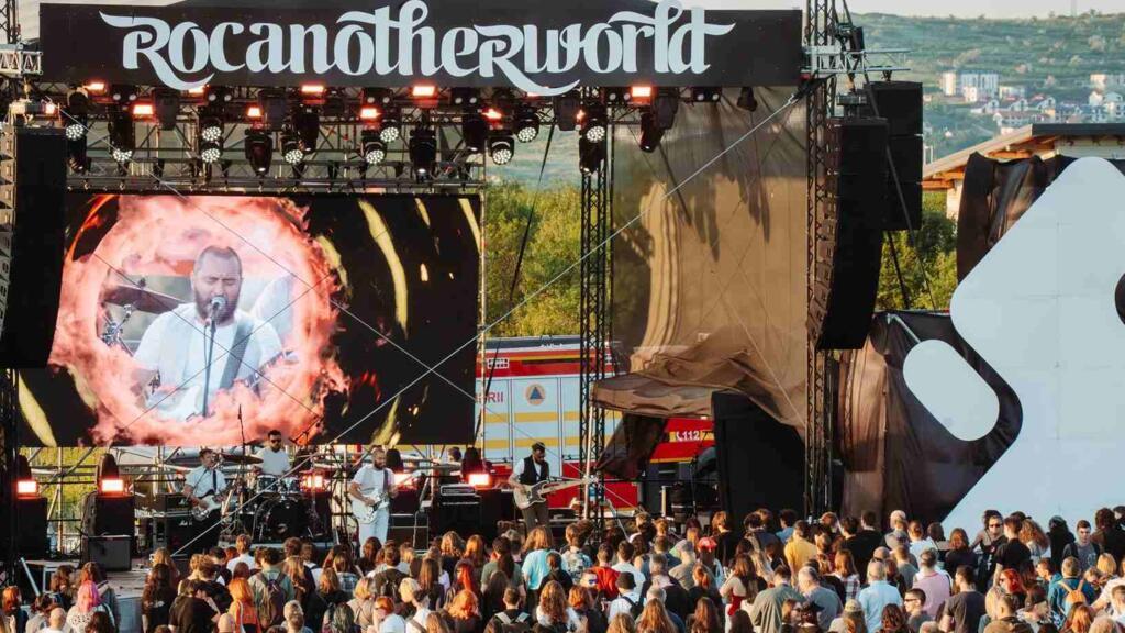 Rocanotherworld este un festival explorator de muzică, artă, gânduri, oameni și idei organizat în Iași începând cu anul 2016. Reprezintă o călătorie colectivă autentică, o stare de spirit, o celebrare a vieții prin (re)conectarea la valorile cu care rezonăm, o efervescență culturală de care avem nevoie în conturarea felului de-a fi și de a simți.