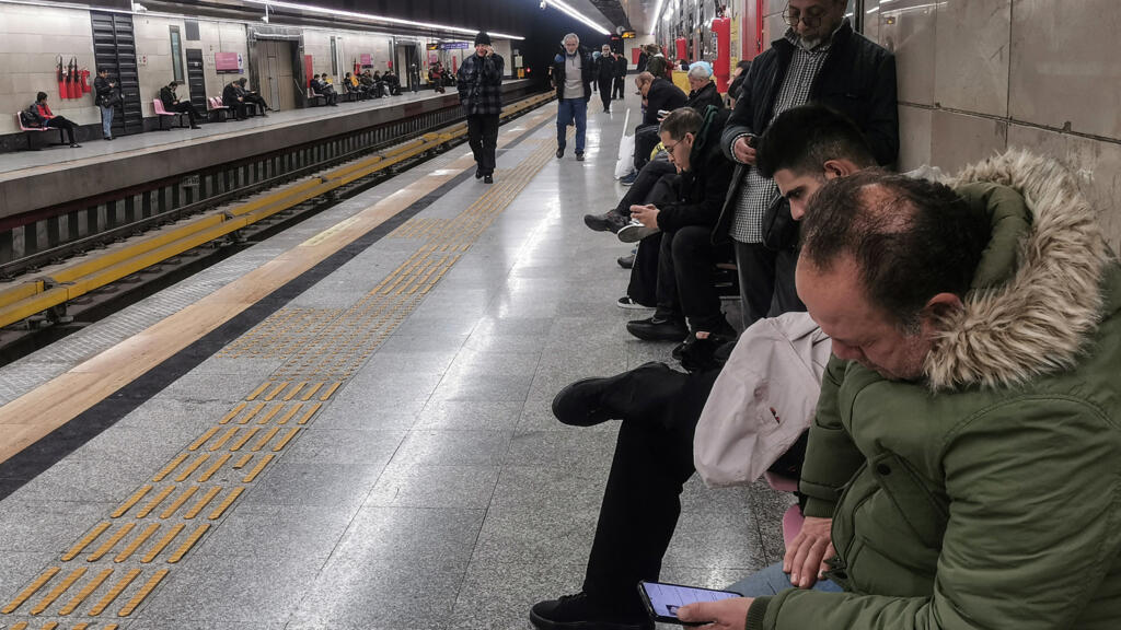 Iran: retour progressif d'internet dans le pays, qui laisse craindre au pouvoir de nouveaux troubles