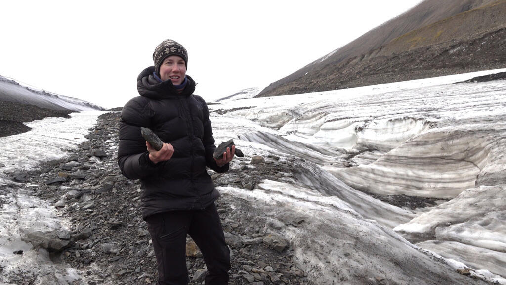 Heidi Sevestre sur un glacier en Arctique.