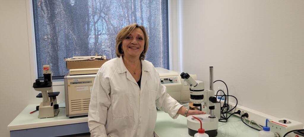 A neurobiologista francesa Jocelyne Caboche em seu laboratório no 5º distrito de Paris.