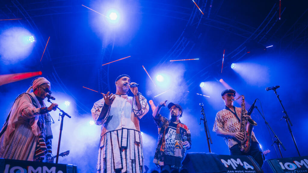 Le collectif de 10 musiciens The Black Jesus Experience