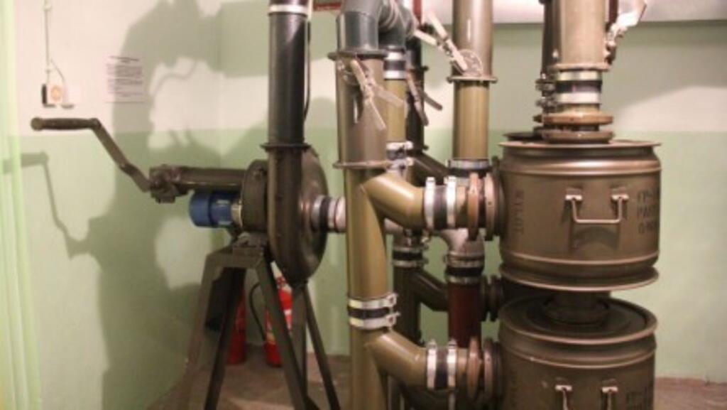 Une pompe à air dans un abri.