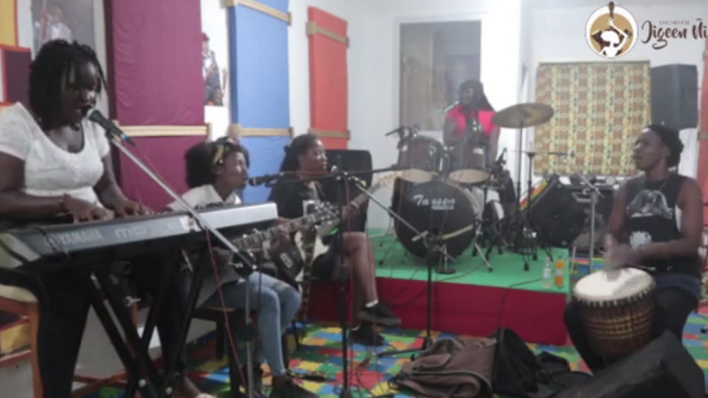 L'orchestre Jigeen Ni.