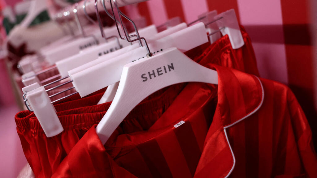 En France, le marché textile a explosé, plus 40% en 10 ans, selon l’association Zero Waste.