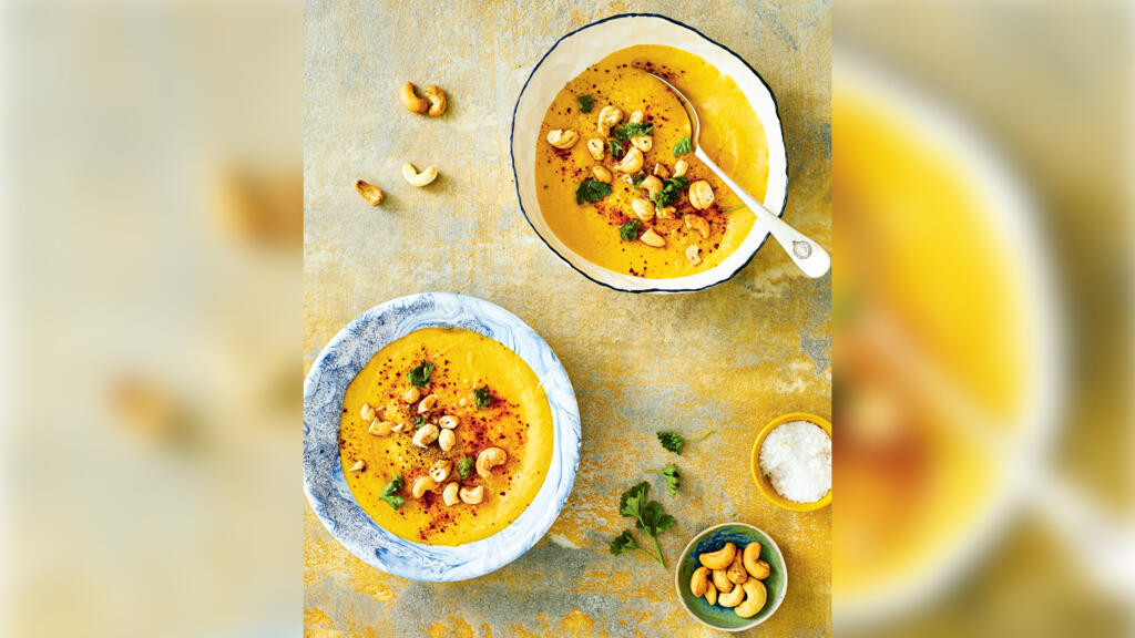 Velouté plantain cajou. (Extrait de «BMK» de Abdoulaye Djikine, Fousseyni Djikine et Marie-Liesse Cabaret. Stylisme, direction artistique et photographies des recettes par Zoé Armbruster et Blaise Gargadennec).
© Hachette Cuisine