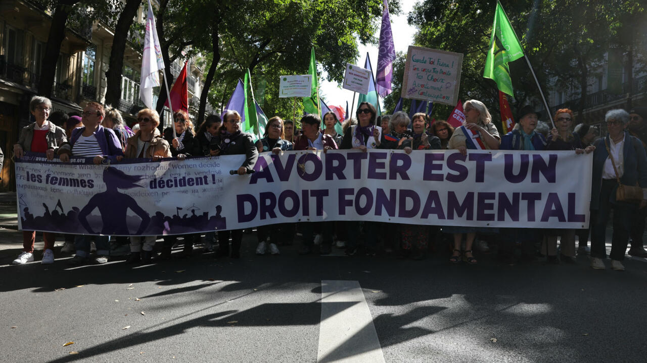 France: manifestation pour la défense du droit à l'IVG dans un contexte fragile