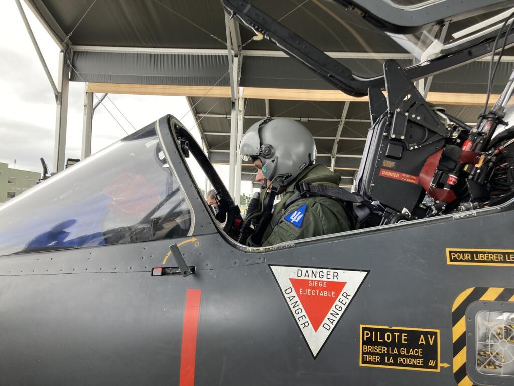 Un pilote ukrainien aux commandes d’un Alpha Jet français.