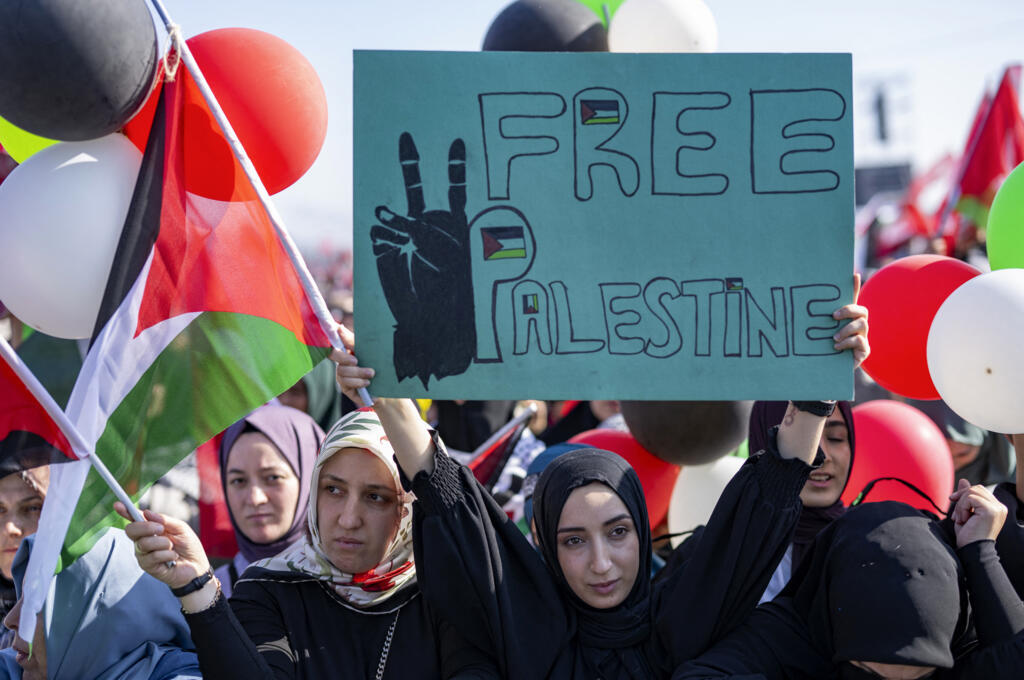 Pro-Palestinian demonstrators in Istanbul on 15 October 2023.