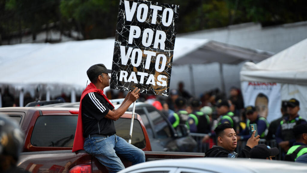 «Ils m'ont traîné et frappé»: au Honduras, les manifestants violemment réprimés après la présidentielle