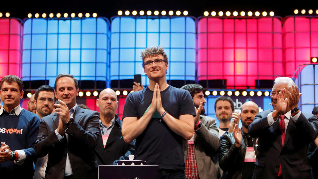 Foto de arquivo mostra o idealizador e organizador do Web Summit, Paddy Cosgrave (no centro), ao lado do prefeito de Lisboa, Fernando Medina (à esquerda), e do primeiro-ministro português Antonio Costa (à direita).