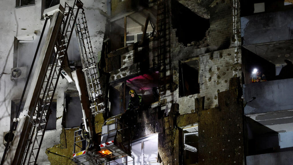 Ukraine: plusieurs morts dans une vague d'attaques russes, Moscou a lancé le missile l’hypersonique Orechnik