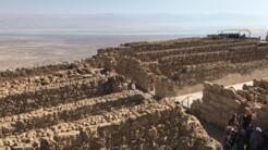 Vết tích nhà ở trong thành Massada.