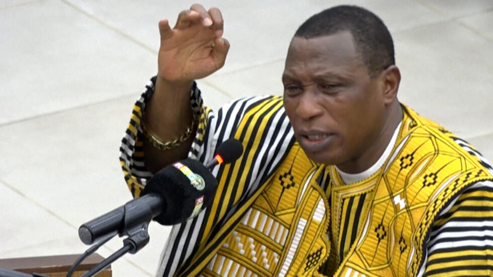 Dadis Camara au procès du 28 septembre 2009, l'ancien chef de la junte militaire au pouvoir à l’époque du massacre du 28 septembre, a été appelé à donner sa version des faits ce lundi 12 décembre 2022. La répression meurtrière a fait 157 morts, des centaines de blessés, plus de cent femmes violées.