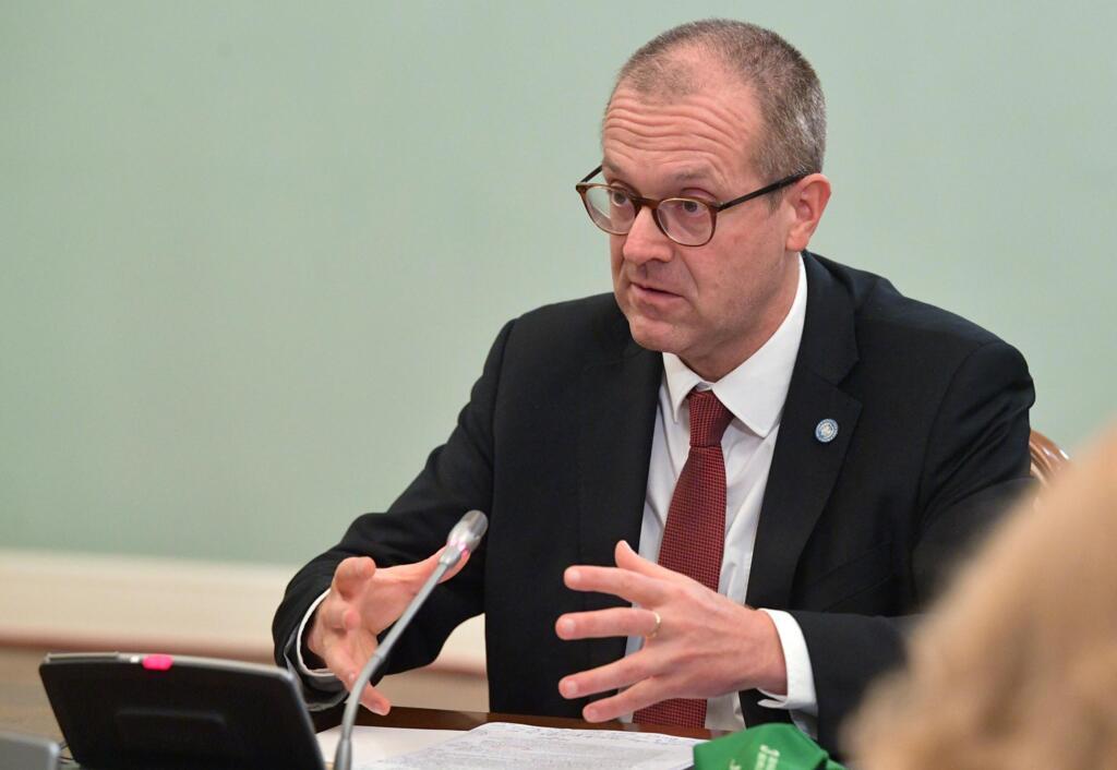 Hans Kluge, diretor da OMS na Europa, acredita que 60% dos europeus terão contraído a ômicron até março.