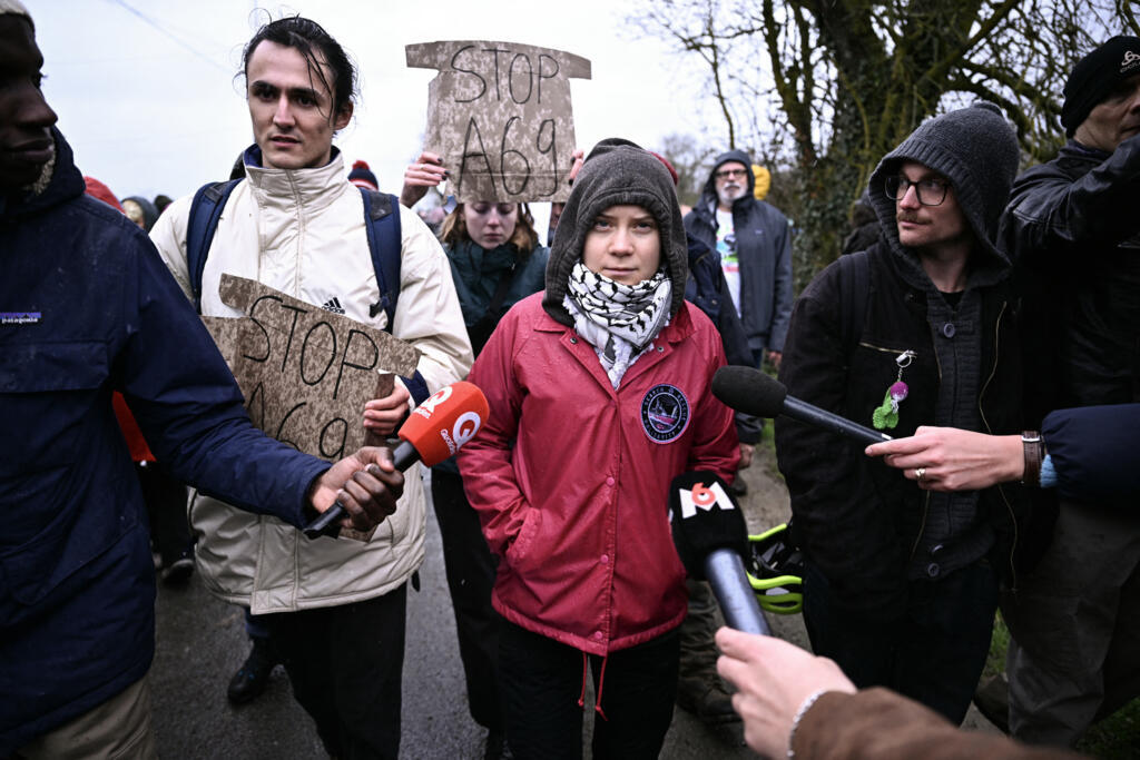 A ativista sueca Greta Thunberg foi a Saix, no sul da França, onde militantes ecologistas protestavam contra a construção da rodovia A69.