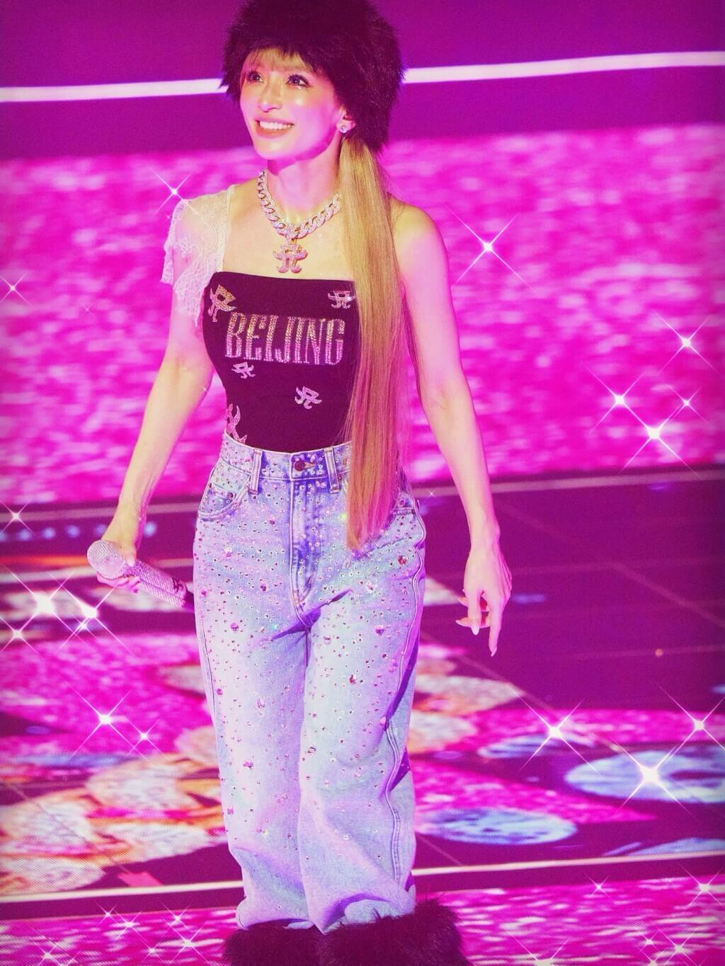 滨崎步无人演唱会霸屏 上海这事闹大了 1 日本歌手滨崎步。