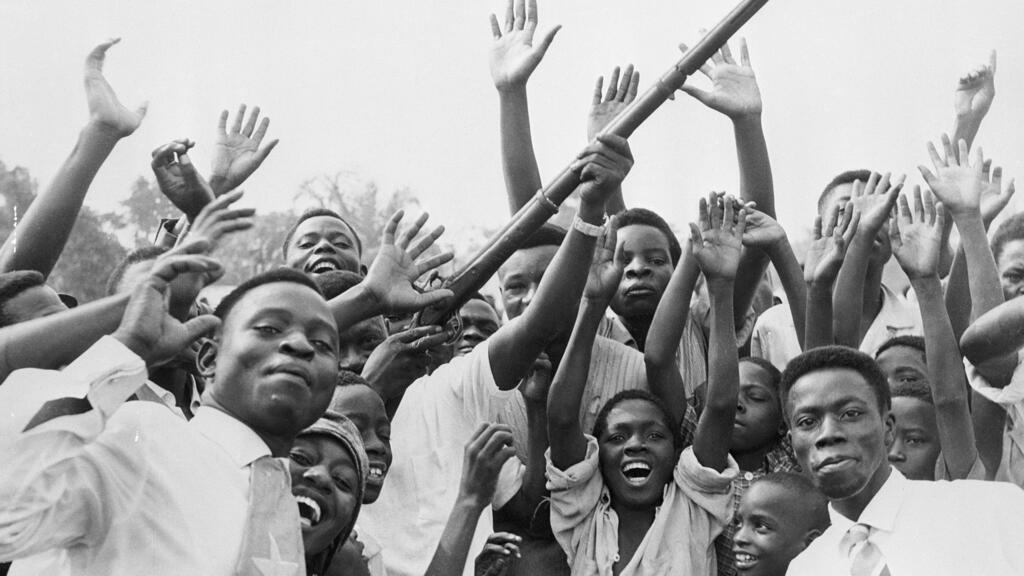 Des enfants congolais célébrant l’indépendance du pays, au lendemain de la proclamation du 30 juin 1960.