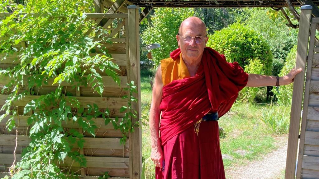 Le moine bouddhiste Matthieu Ricard ici en Dordogne. Écrivain, photographe, traducteur en français du Dalaï-lama, il a passé plus de 50 années de sa vie auprès de ses maîtres spirituels dans l’Himalaya, entre le nord de l’Inde, le Bhoutan, le Népal et le Tibet.