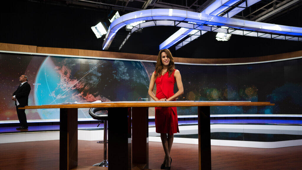 Diana Zurco é a primeira apresentadora de telejornal transgênero da Argentina, desde março de 2020.