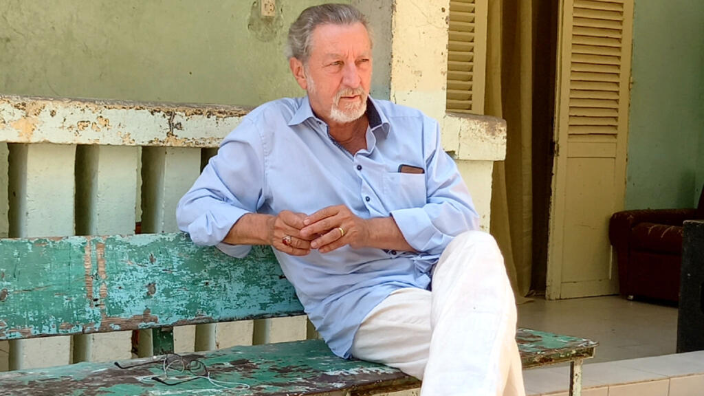 Robert Guédiguian. Photo prise sur le tournage à Thiès.