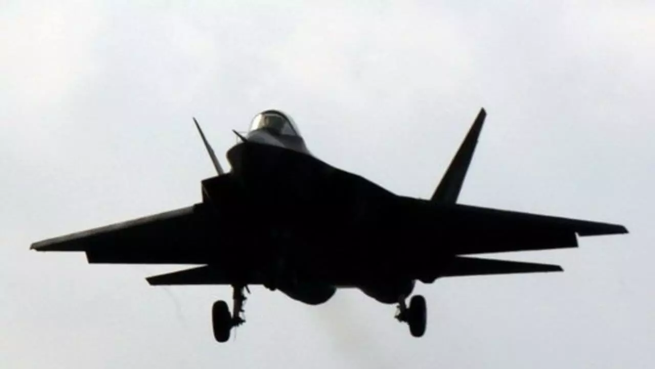 中航工业夸口国产歼31可肯定干掉美国f35