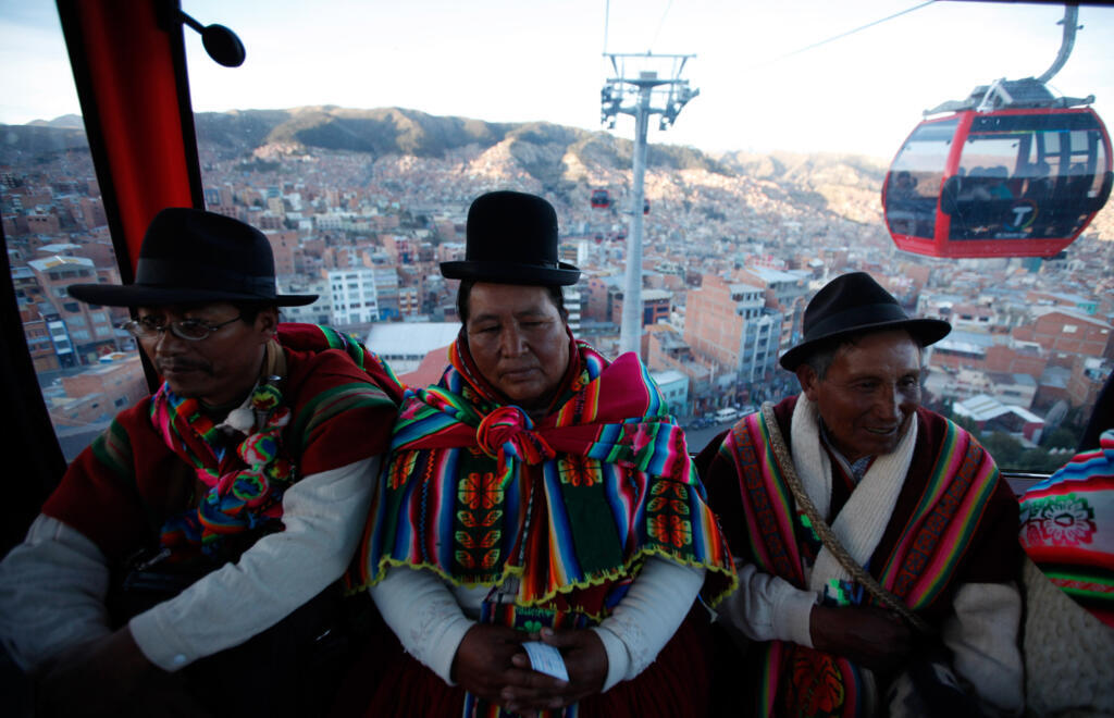 Le plus grand réseau téléphérique au monde, Mi Teleférico, relie les villes de La Paz et d'El Alto en Bolivie. Photo d'illustration prise le 2 juin 2014, après sa mise en service le 30 mai 2014.