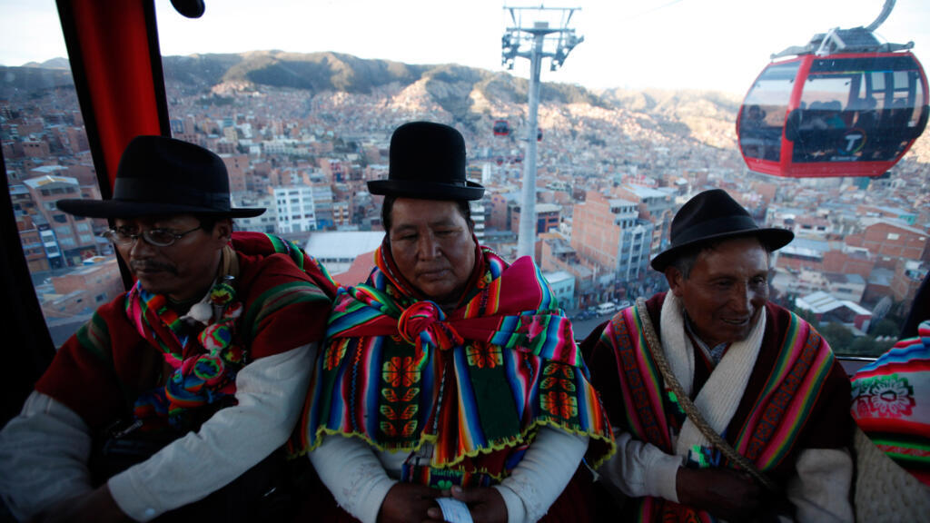 Le plus grand réseau téléphérique au monde, Mi Teleférico, relie les villes de La Paz et d'El Alto en Bolivie. Photo d'illustration prise le 2 juin 2014, après sa mise en service le 30 mai de la même année.