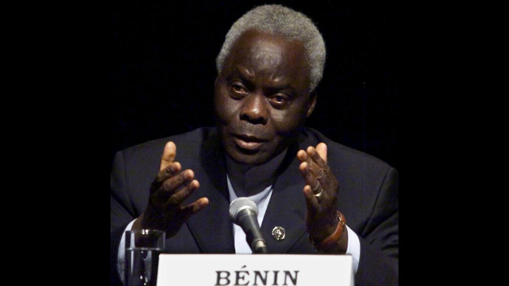 Le président du Bénin, Mathieu Kerekou, en conférence de presse, à Moncton, Nouveau-Brunswick, le 5 septembre 1999.