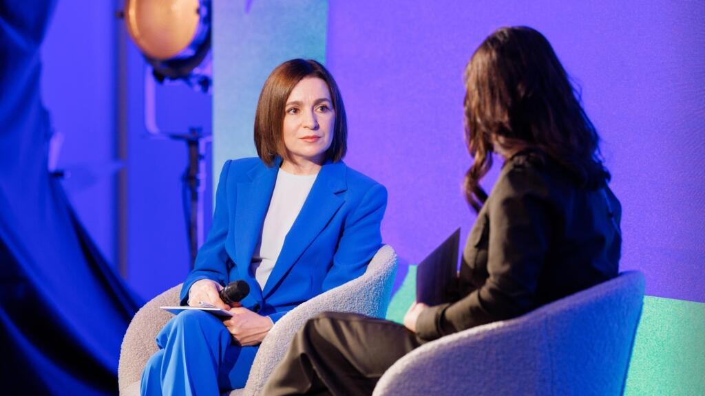 Președinta Maia Sandu declară la Bruxelles că este imperios necesar ca UE să găsească în următoarele luni o soluție pentru a debloca negocierile pentru aderarea Republicii Moldova și Ucrainei.