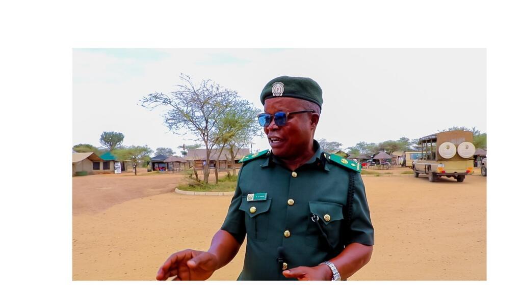 Mkuu wa Hifadhi ya Taifa Serengeti Alex Choya akiongea kuhusu hali ya utali Tanzania