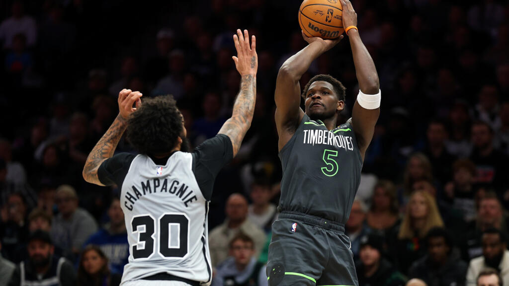 Edwards se eleva ante Wembanyama en remontada de Timberwolves