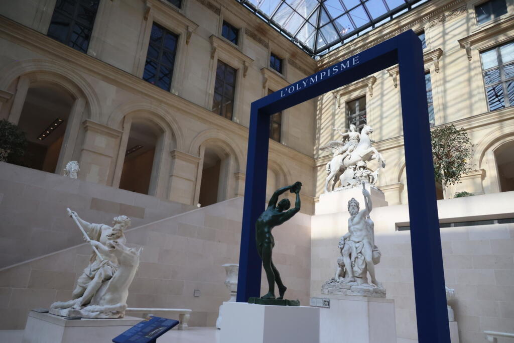 Exposição sobre o olimpismo no Museu du Louvre, em Paris.