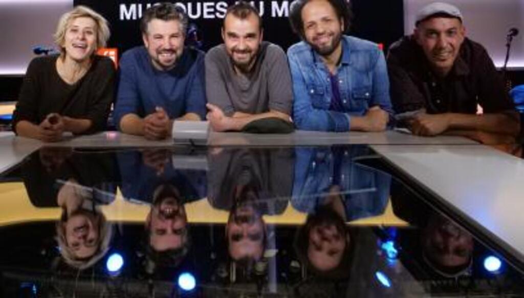 Giulia de Vecchi avec HK et les Saltimbanks à RFI.
