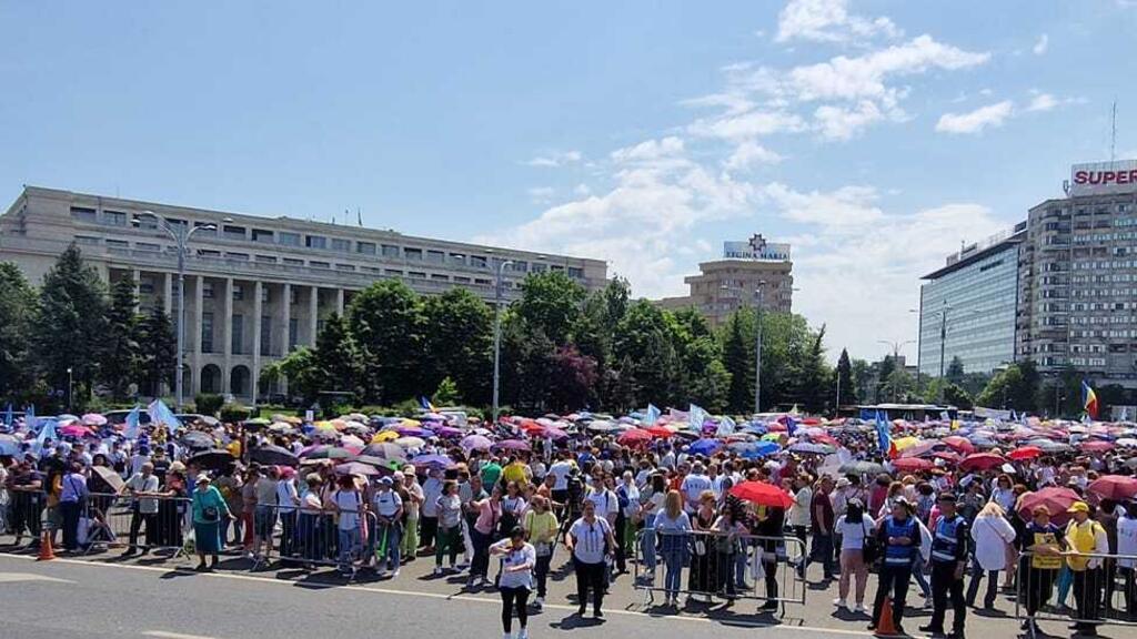 Protest al cadrelor didactice în fața sediului Guvernului, mai 2023