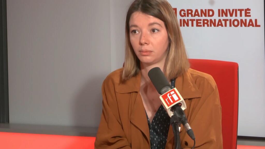 Noémie Kohler, sœur de Cécile Kohler, française détenue depuis 3 ans en Iran, dans le studio de RFI le 7 mai 2025.