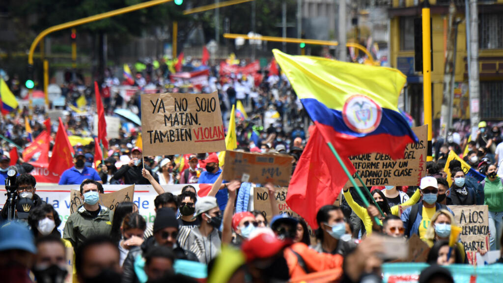 Manifestation à Bogota contre le projet de réforme fiscale le 1er mai 2021.