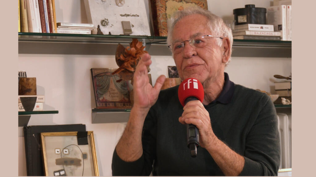 O compositor e produtor musical Nelson Motta, durante entrevista em Paris.