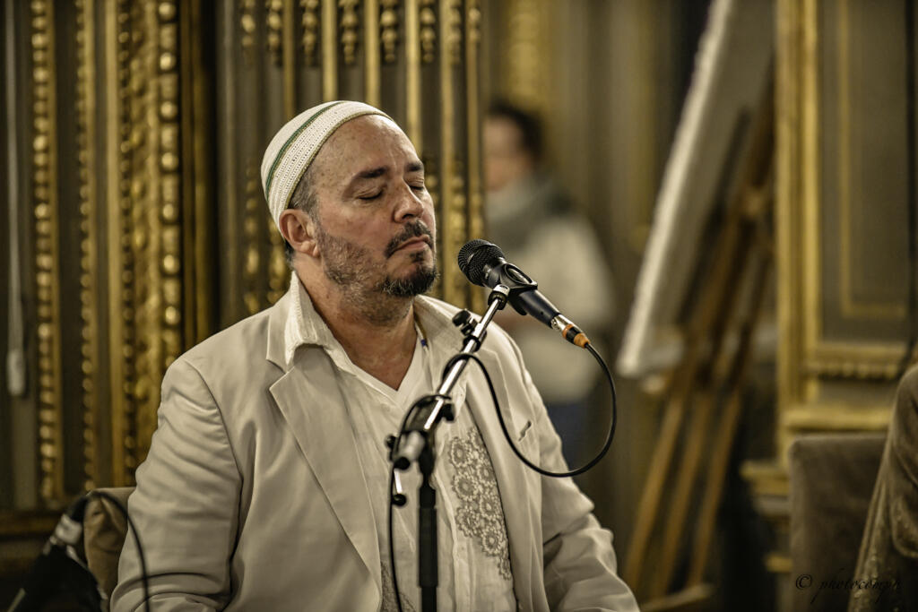 O cantor e compositor Pierre Aderne.