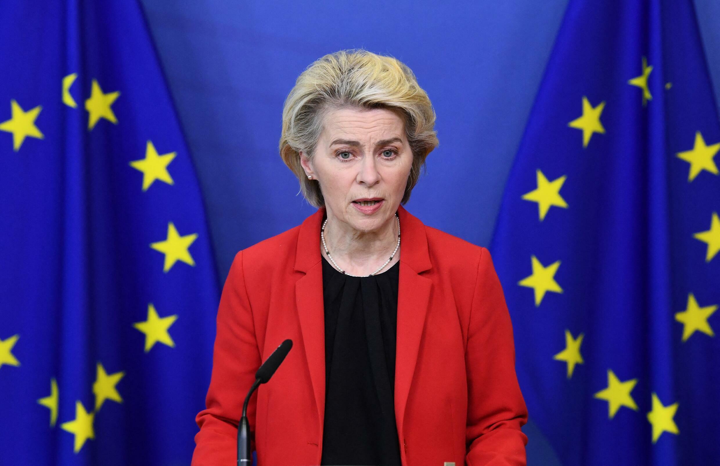 La présidente de la Commission européenne, Ursula von der Leyen, fait une déclaration sur l'Ukraine au siège de l'UE le 24 janvier 2022 à Bruxelles.