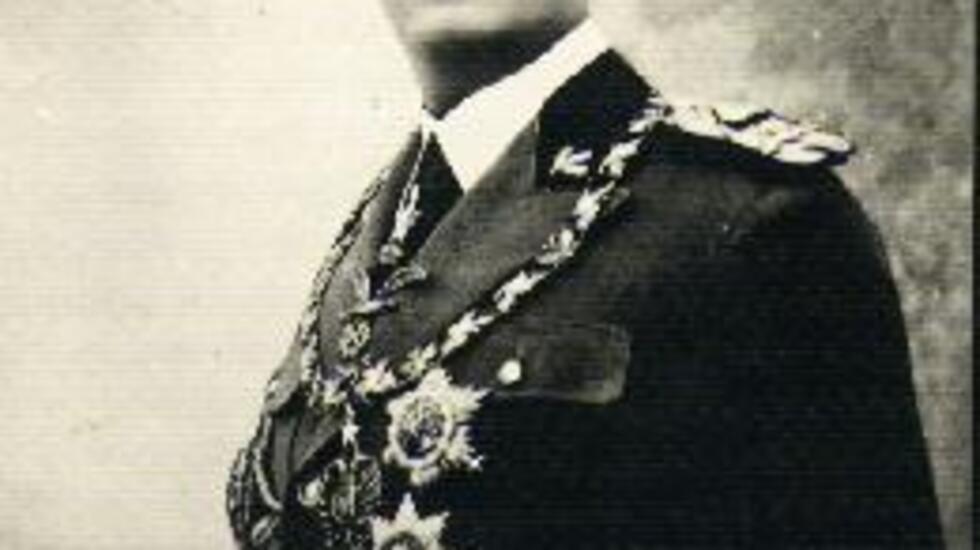 King Zog I returns to Albania 51 years after dying in France