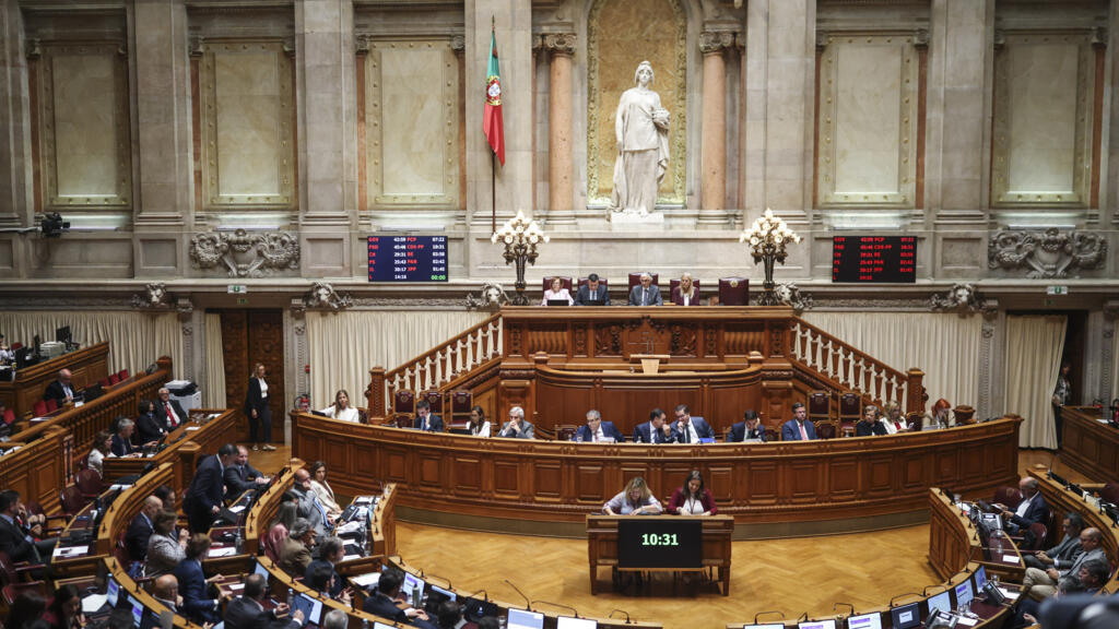 O Parlamento de Portugal aprovou, esta semana, mudanças na Lei da Nacionalidade, que podem atingir diretamente famílias estrangeiras que vivem no país.