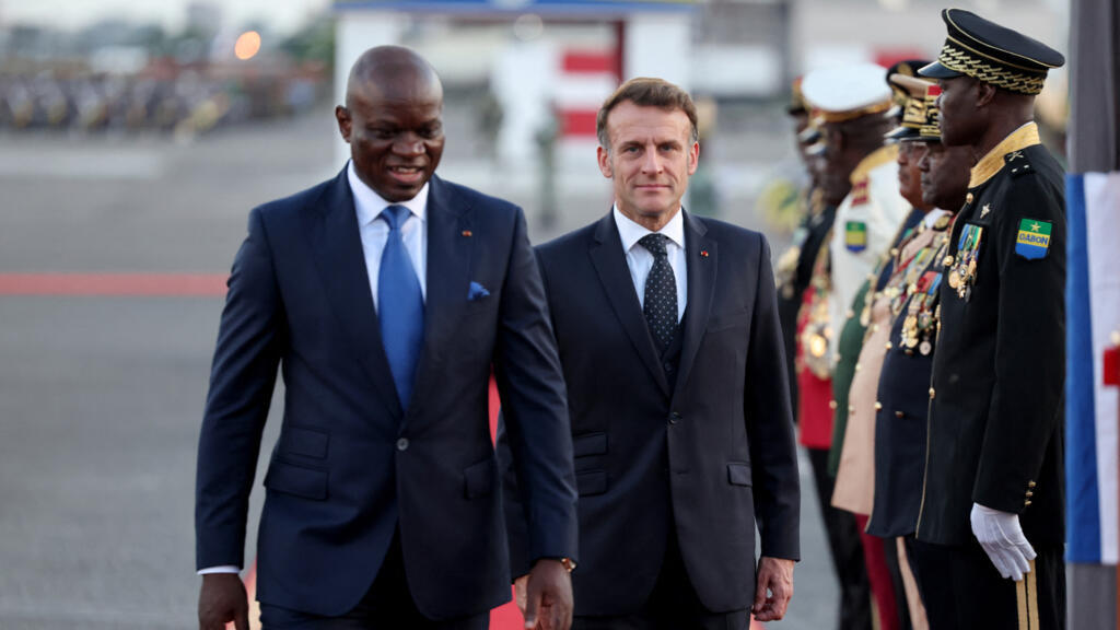 Emmanuel Macron au Gabon, première visite depuis l'arrivée au pouvoir de Brice Oligui Nguema