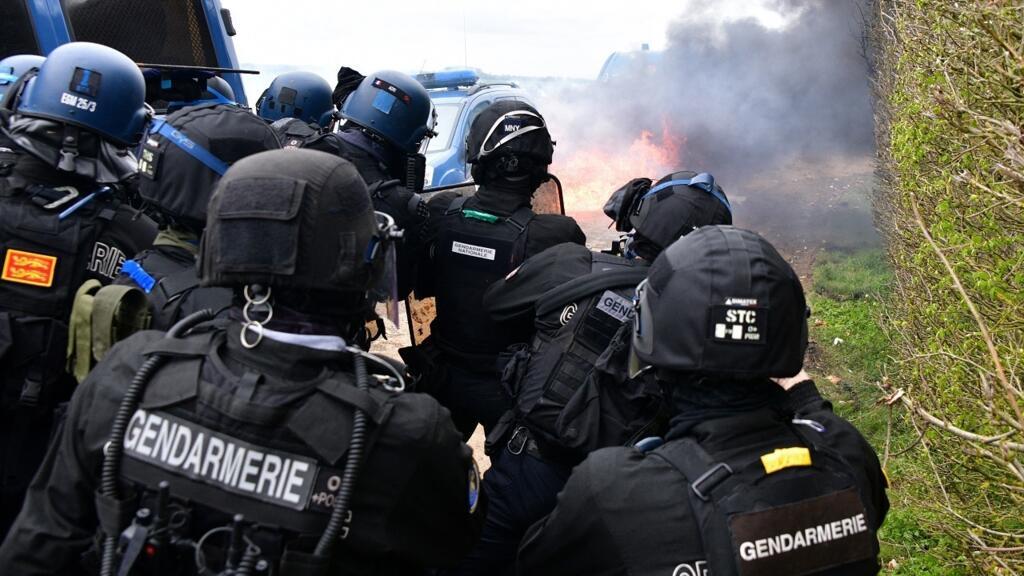 France: la justice classe sans suite les violences de gendarmes sur quatre manifestants à Sainte-Soline